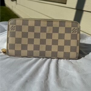 Louis Vuitton Damier Azur Zippy Wallet